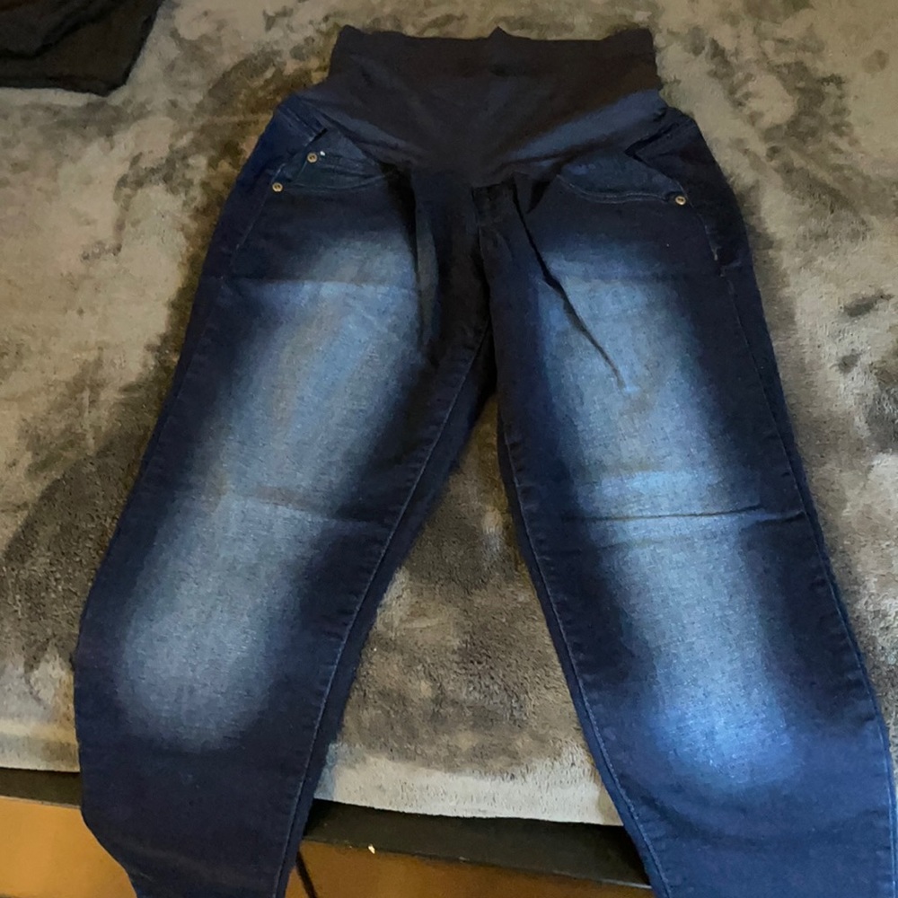 Dark wash maternity jeggings size 10